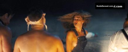 MARGOT ROBBIE nude in Babylon