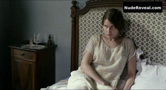 LAETITIA CASTA nude in Behind the Walls