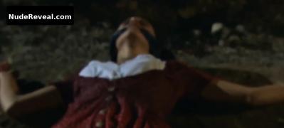 BEREN SAAT nude in Fatmagul