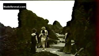 LINA ROMAY nude in Les Gloutonnes