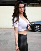 SOUNDARYA SHARMA nude in Housefull 4