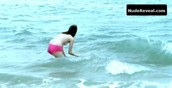 ROXANE MESQUIDA nude in Les vagues