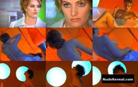 MADCHEN AMICK nude in Bombshell