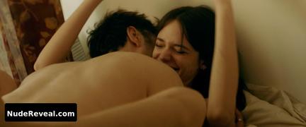 STACY MARTIN nude in Joueurs