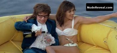 ELIZABETH HURLEY nude in Austin Powers: International Man of Mystery