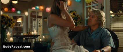 JENNIFER ANISTON nude in Marley & Me