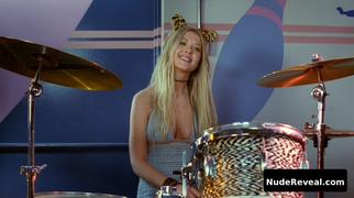 TARA REID nude in Josie and the Pussycats
