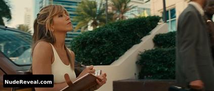 JENNIFER ANISTON nude in Marley & Me
