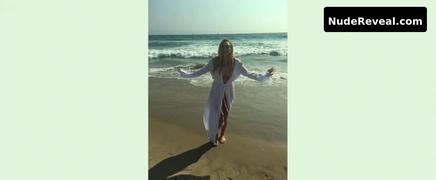 ELIZABETH OLSEN nude in Ingrid Goes West