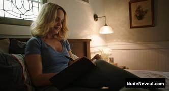MENA SUVARI nude in Grace And Grit