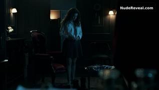 MARIA PEDRAZA nude in La casa de papel