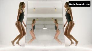 DOUTZEN KROES nude in LOVE Advent