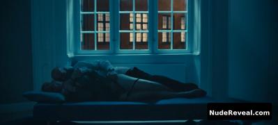 MARIE BACH HANSEN nude in En Flirt