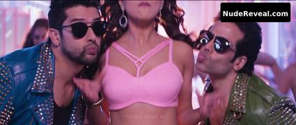 GAUHAR KHAN nude in Kya Kool Hain Hum 3