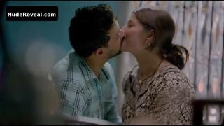 TEJASWINI PANDIT nude in Samantar