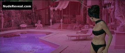 SHIRLEY MACLAINE nude in What a Way to Go!