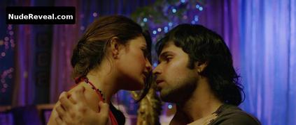 JAQUELINE FERNANDEZ nude in Murder 2