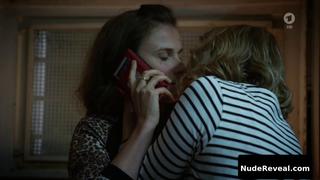 KARIN HANCZEWSKI nude in Familie ist kein Wunschkonzert