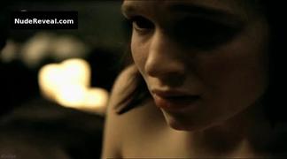 KAROLINE HERFURTH nude in Eine andere Liga