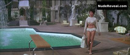 SHIRLEY MACLAINE nude in What a Way to Go!