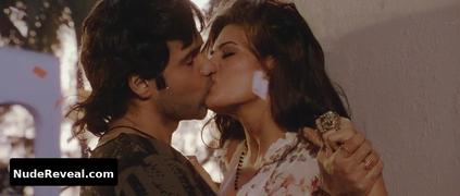 JAQUELINE FERNANDEZ nude in Murder 2