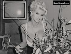 ANNA NICOLE SMITH nude in Anna Nicole Smith: You Don