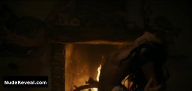 LAETITIA CASTA nude in Une ile