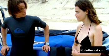 ROXANE MESQUIDA nude in Les vagues