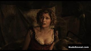 LAETITIA CASTA nude in La jeune fille et les loups