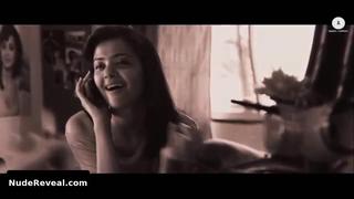 TRISHA KRISHNAN nude in Vinnaithaandi Varuvaayaa