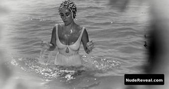 ELIZABETH TAYLOR nude in Suddenly, Last Summer