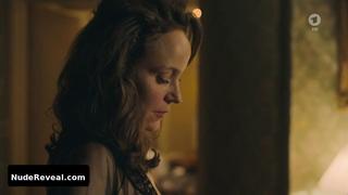 JEANETTE HAIN nude in Trakehnerblut