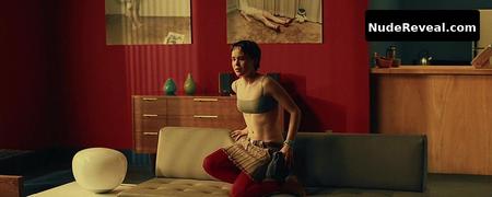 ELLEN PAGE nude in Hard Candy