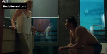 OKSANA AKINSHINA nude in Besprintsipnyye