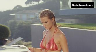 VIRGINIE EFIRA nude in Le Siffleur