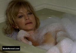GOLDIE HAWN nude in The Banger Sisters