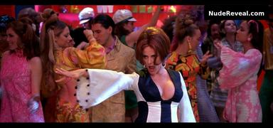 ELIZABETH HURLEY nude in Austin Powers: The Spy Who Shagged Me
