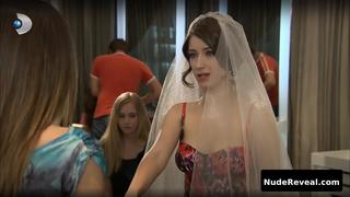 HAZAL KAYA nude in Ask i Memnu