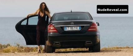 VALENTINA BELLE nude in Il Permesso 48 Ore Fuori