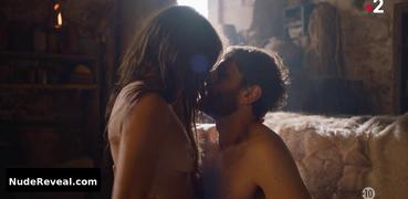 LIZZIE BROCHERE nude in Filles Du Feu