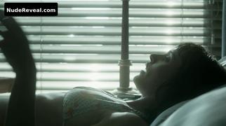 VERONICA ECHEGUI nude in Apaches