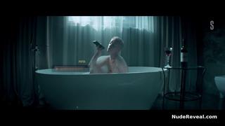 DARIYA MOROZ nude in Zhit zhizn
