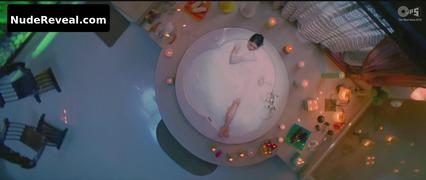 KAREENA KAPOOR nude in Bewafaa