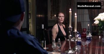 JULIANNE MOORE nude in Hannibal