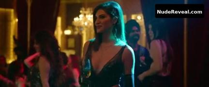 ELNAAZ NOROUZI nude in Jugjugg Jeeyo
