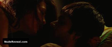 JAQUELINE FERNANDEZ nude in Murder 2