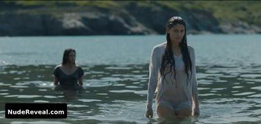 LAETITIA CASTA nude in Une ile