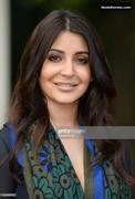 ANUSHKA SHARMA nude in Pk