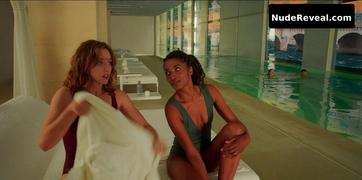 SARA MARTINS nude in Coup de Chance