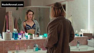 ZUZANA KANOCZOVA nude in Sex O’clock